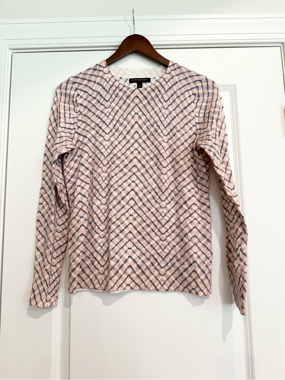NWOT Banana Republic Pink Chevron Crewneck Sweater